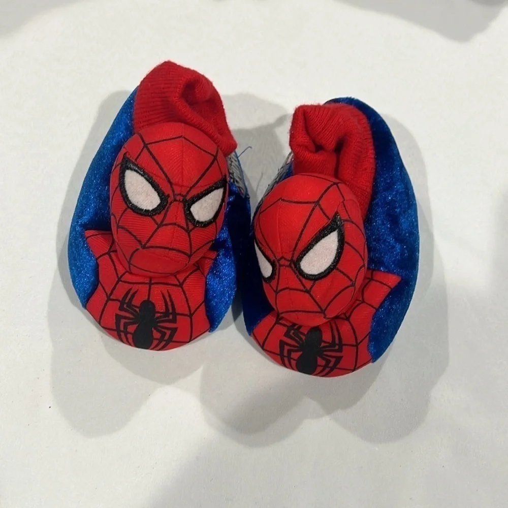 Superman slippers. Kids small (5/6). NWOT.